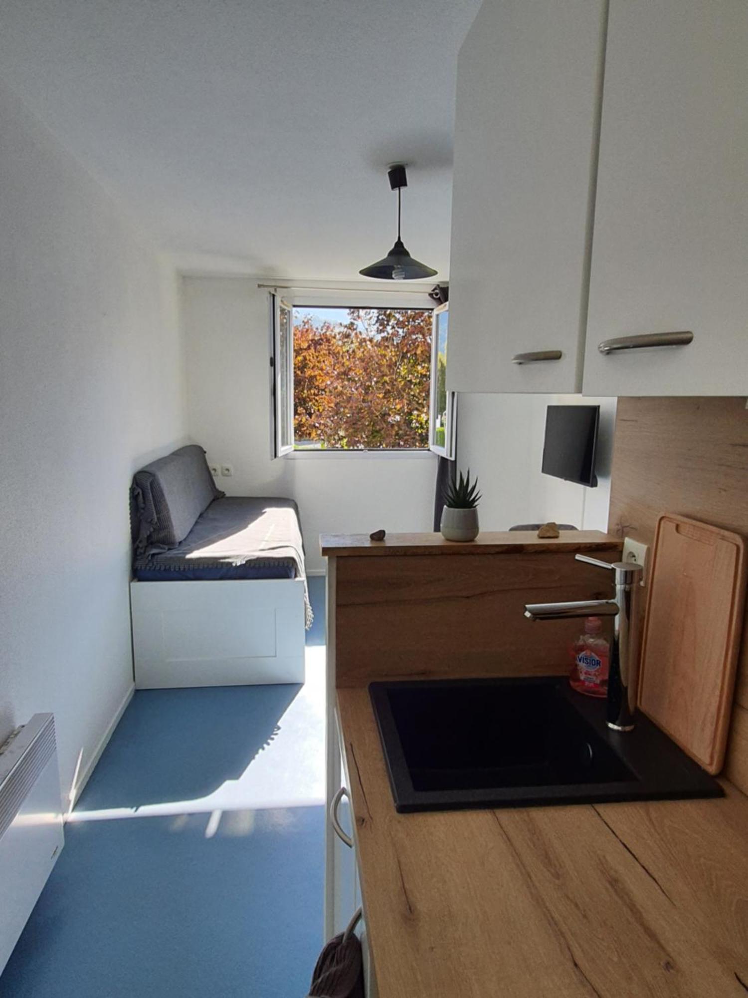 Studio au calme dans résidence Gauguin pour location courte durée et étudiants Gières Chambre photo